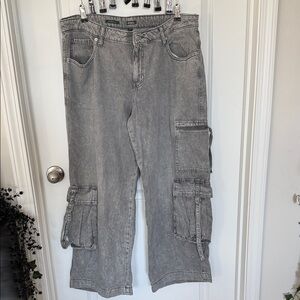 Women’s Mid-Rise Baggy Cargo Jeans